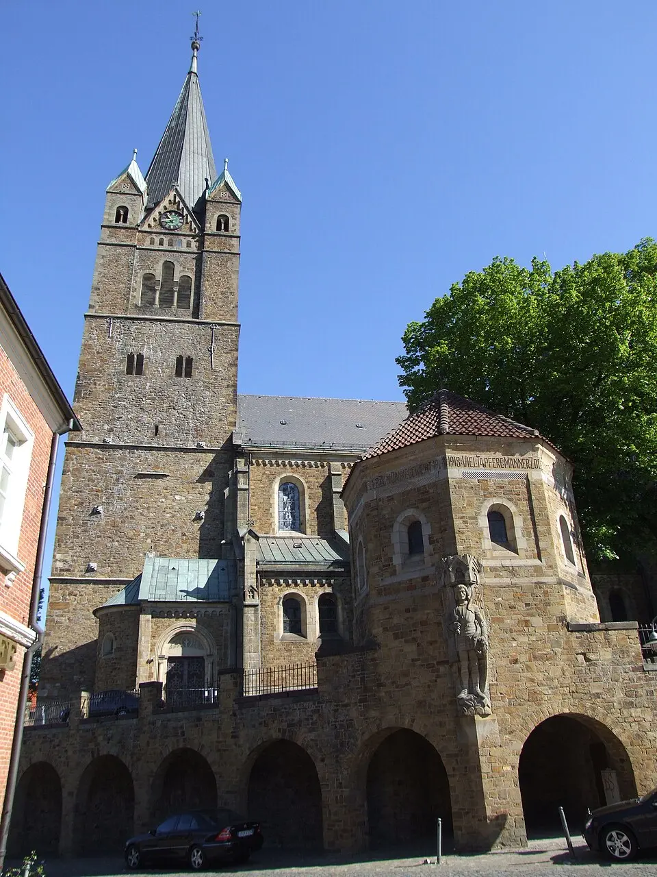 Obrázek: RoswithaC · CC BY-SA 3.0 Artländer Dom