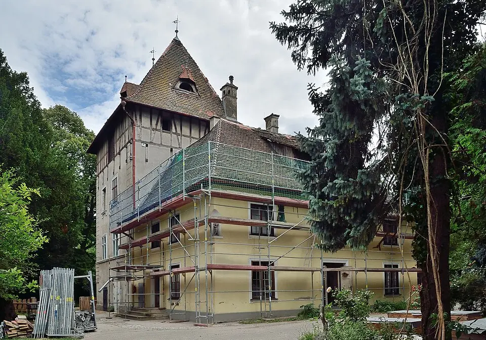 Slika: Herzi Pinki · CC BY-SA 4.0 Altes Schloss, sogen. Kastell, Rudolf-Steiner-Kindergarten