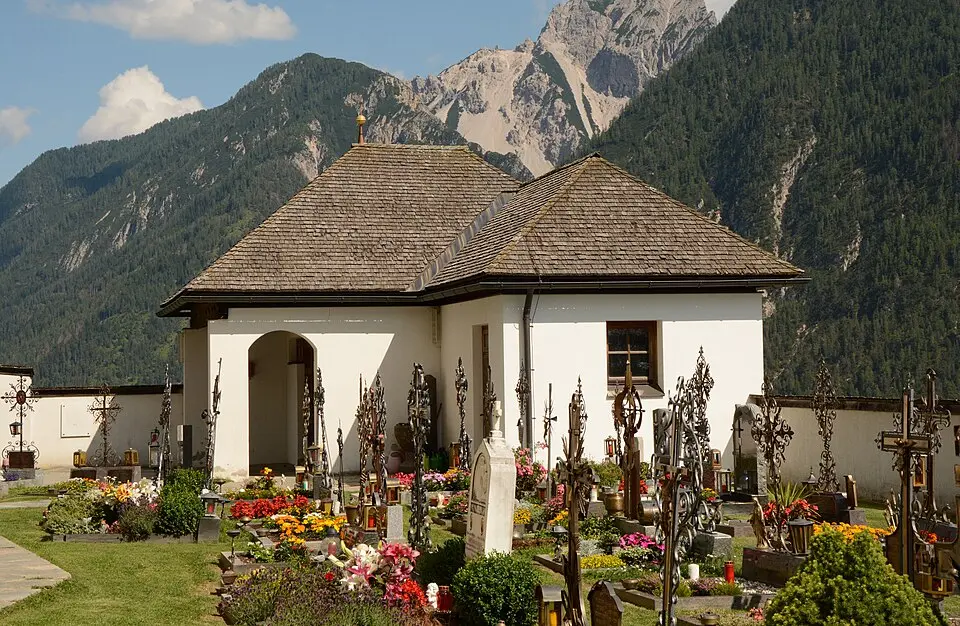 Immagine: Michael Kranewitter · CC BY-SA 4.0 Friedhofskapelle Asch