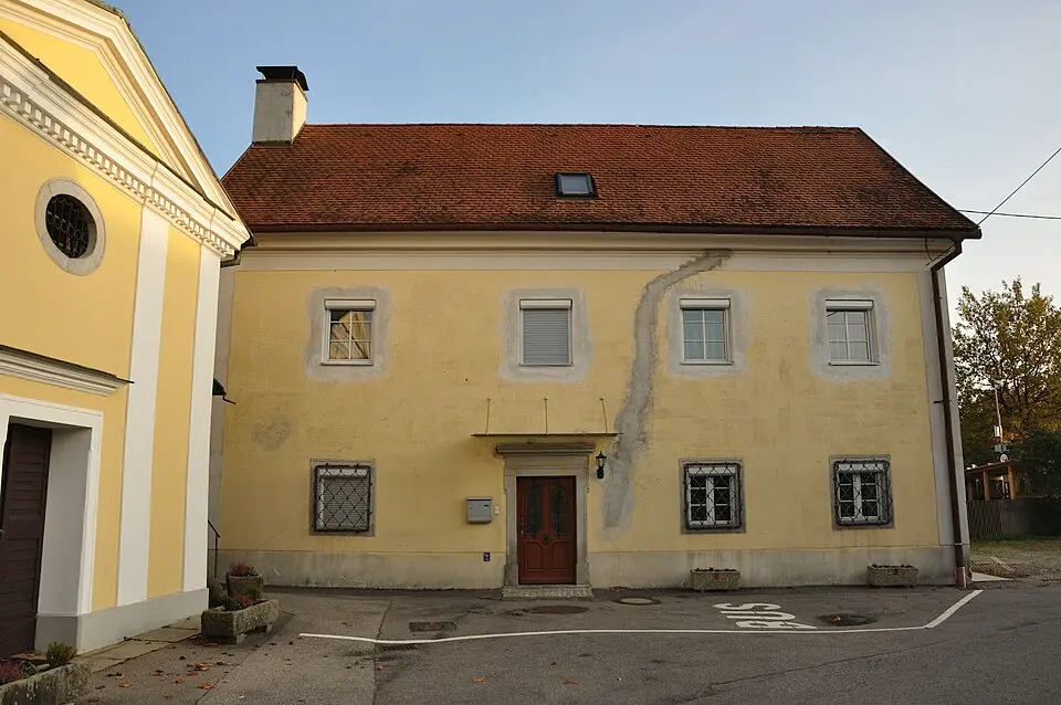 Obrázek: Isiwal (talk) · CC BY-SA 3.0 AT Wohnhaus, ehem. Pfarrhof