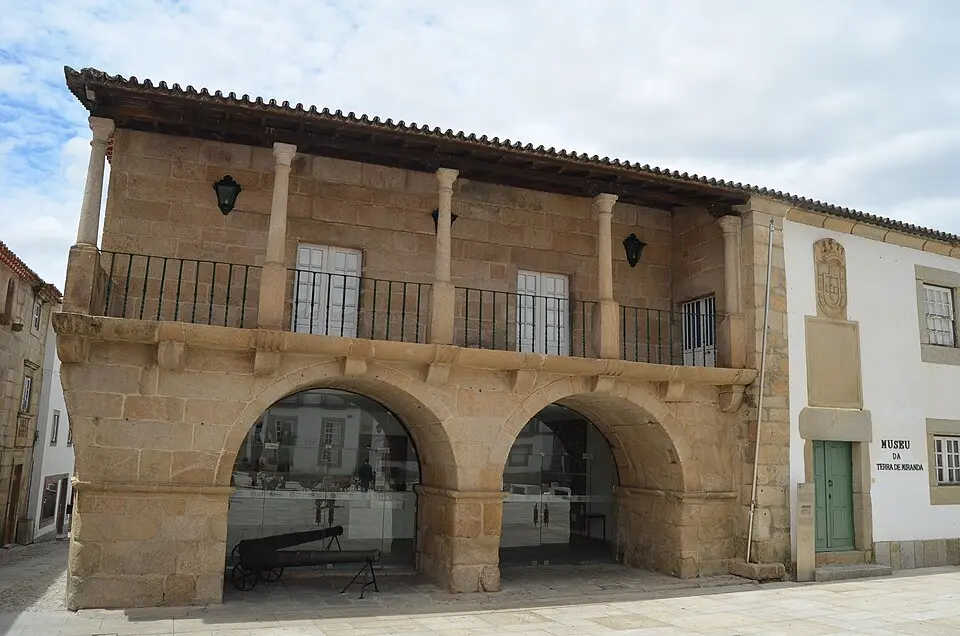Bild: Pedro from Maia (Porto), Portugal · CC BY 2.0 Museu da Terra de Miranda