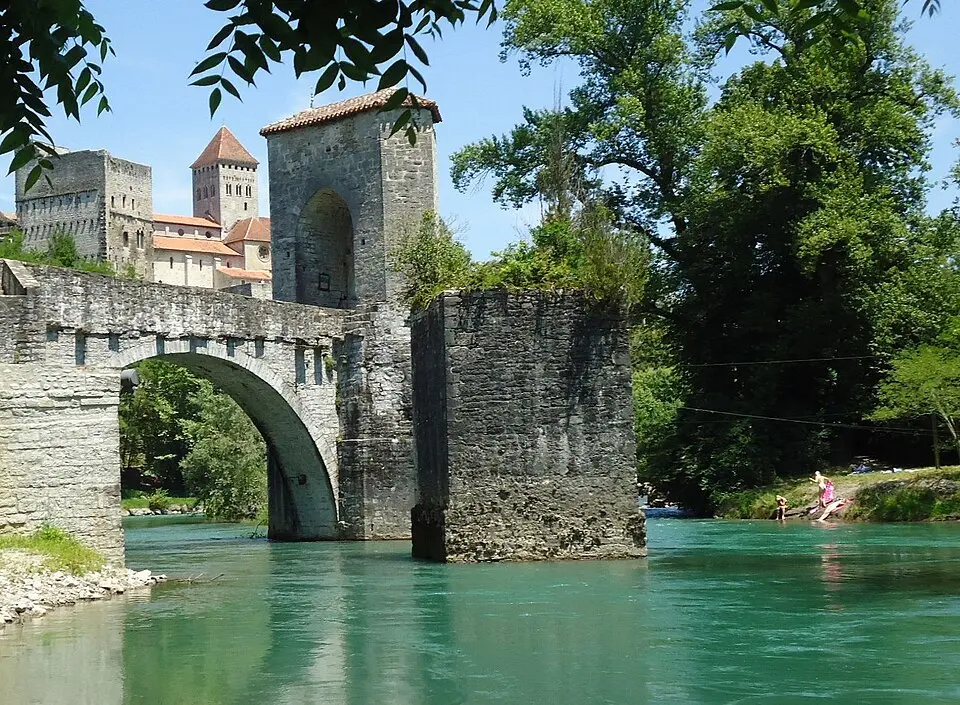 Image: Sauveterre64 · CC BY-SA 3.0 Sauveterre-de-Béarn