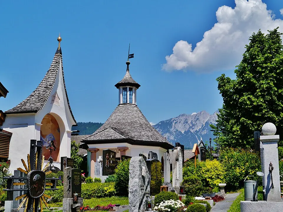 Slika: Zairon · CC BY-SA 4.0 Friedhof mit Arme-Seelen-, Friedhofs- sowie Kriegerkapelle