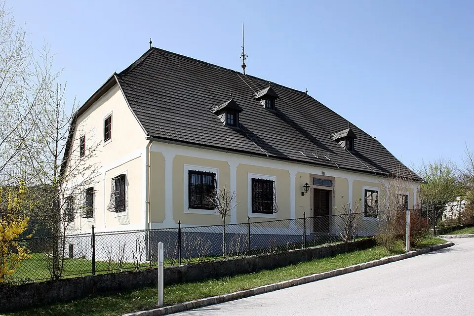 Bild: C.Stadler/Bwag · CC BY-SA 3.0 Pfarrhof