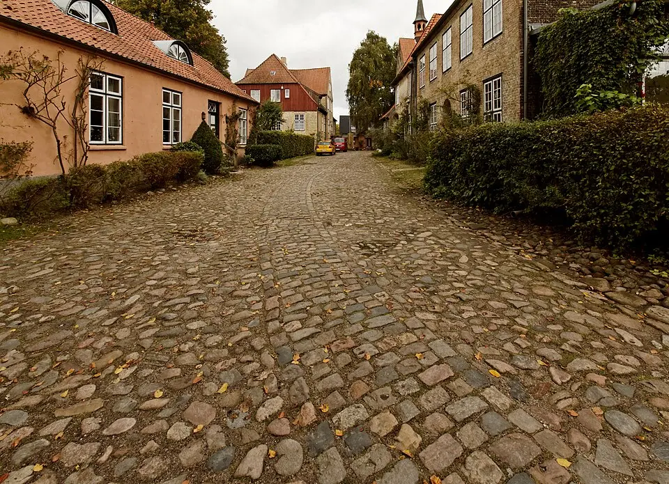 Bild: Pelz · CC BY 3.0 Kloster St. Johannis: Hofpflasterung
