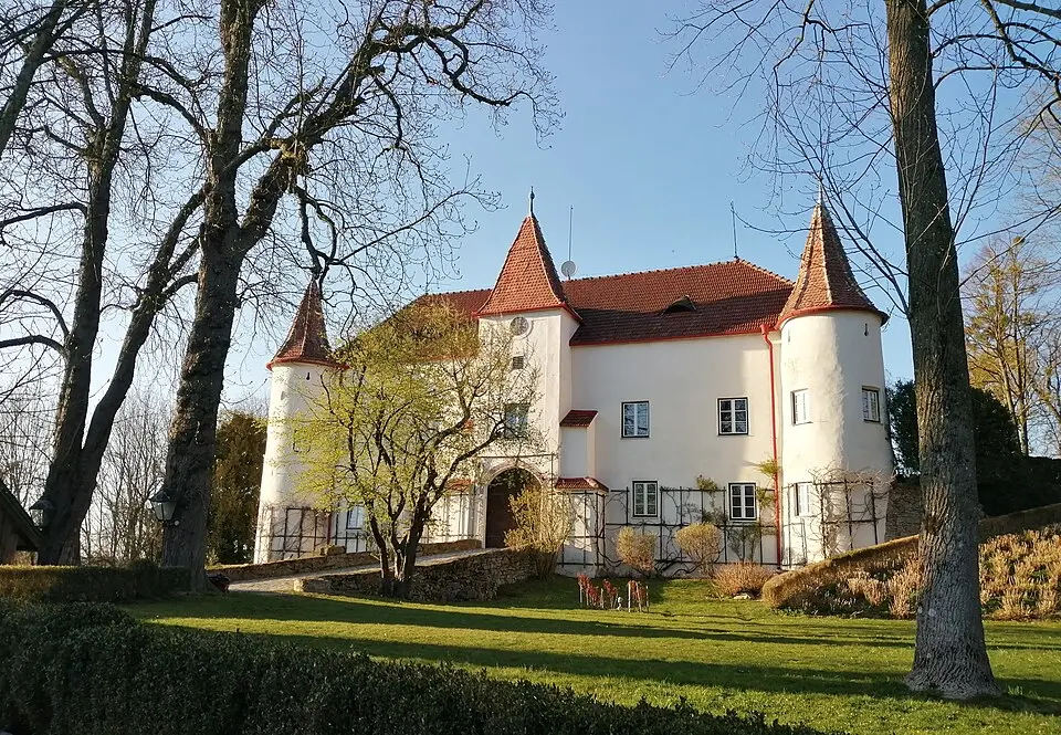 Bild: Ren-2 Super · CC BY-SA 4.0 Schloss Senftenegg