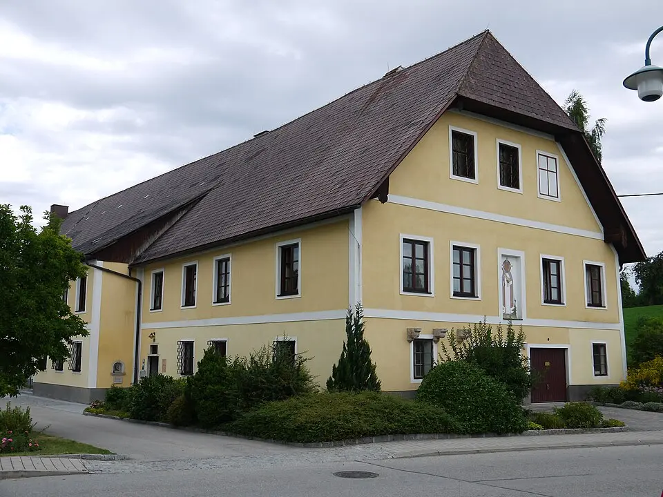 Bild: Thomas Ledl · CC BY-SA 3.0 AT Pfarrhof