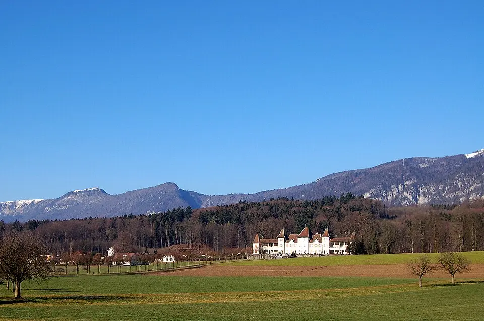 Bild: Ch-info.ch · CC BY 3.0 Schloss Waldegg mit Gartenanlage und Nebenbauten