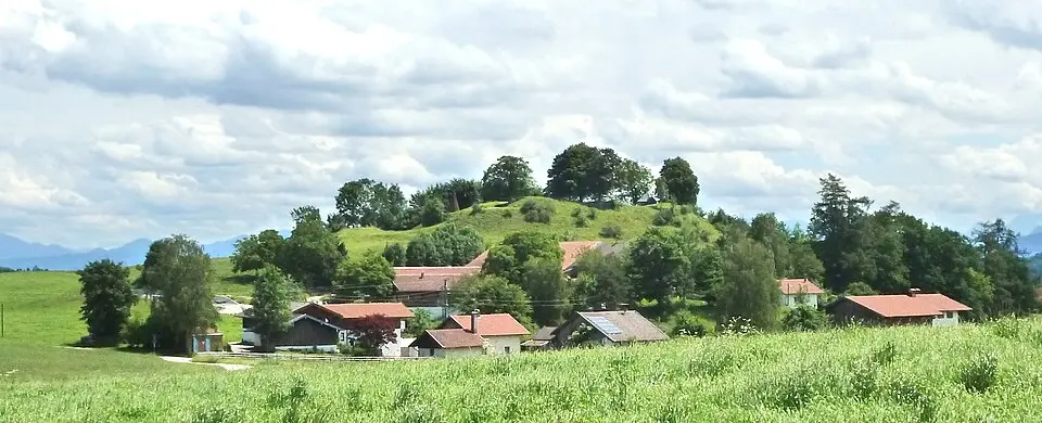 Bild: Hans Lauterbach Furchenstein · CC BY-SA 3.0 Schlossberg von Tettelham