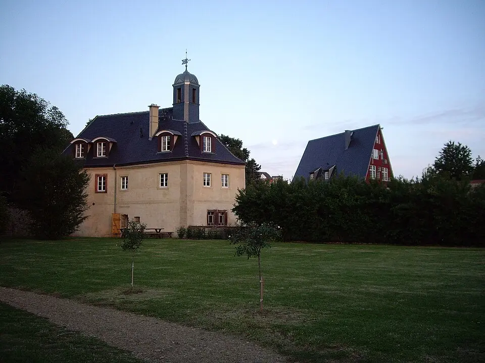 Bild: Bilderguru22 · Public domain Schloss Döben