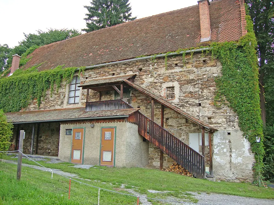 Bild: Steinbergjohann · CC BY-SA 3.0 AT (Getreide)Kasten, Gasthaus, Schlosskeller