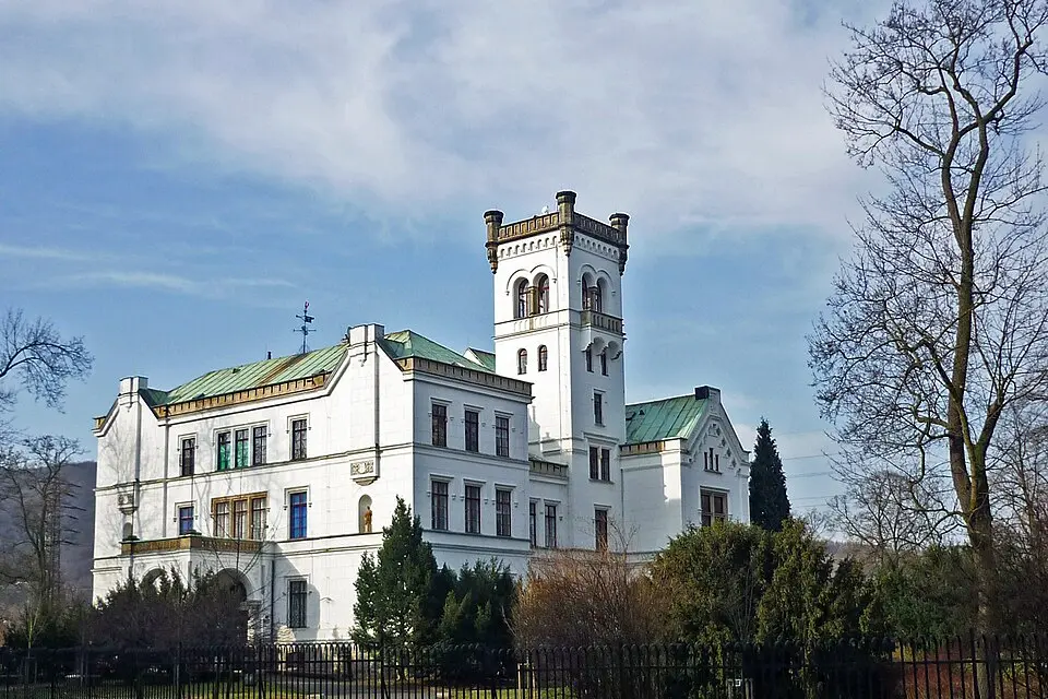 Bild: SchiDD · CC BY-SA 3.0 Schloss Trmice
