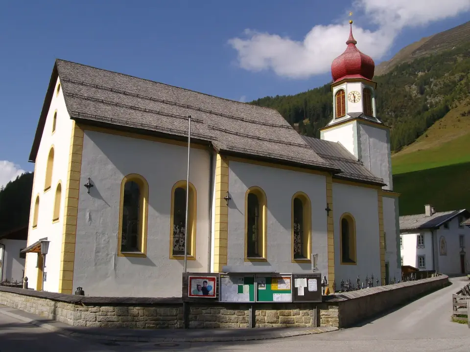 Kath. Pfarrkirche hl. Josef und Friedhof