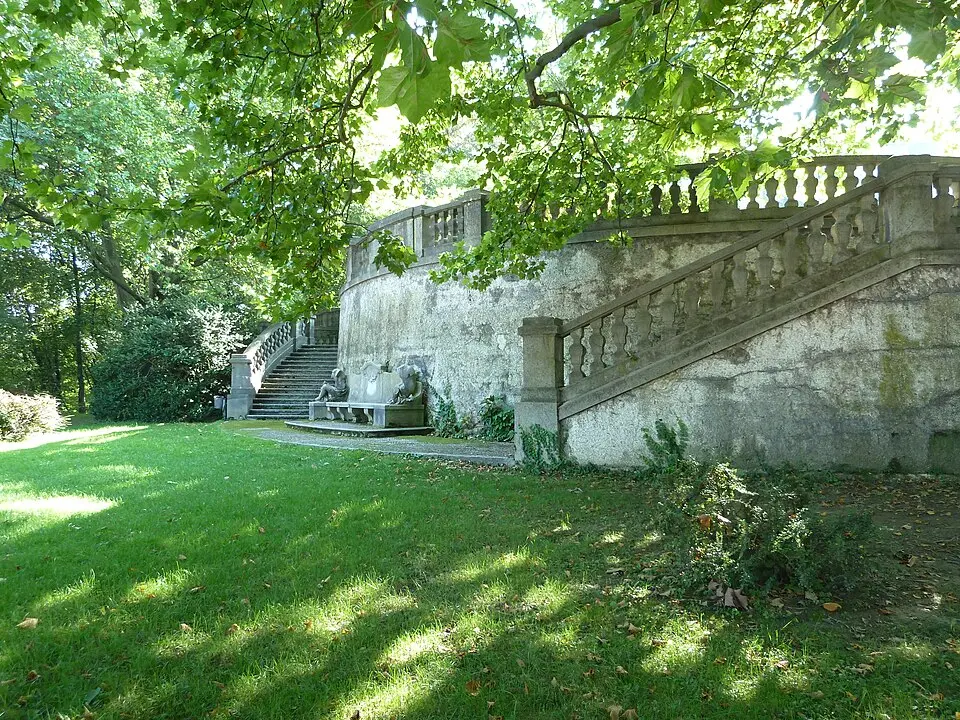 Gartenbaudenkmale im Garten der ehemaligen Villa Hatschek