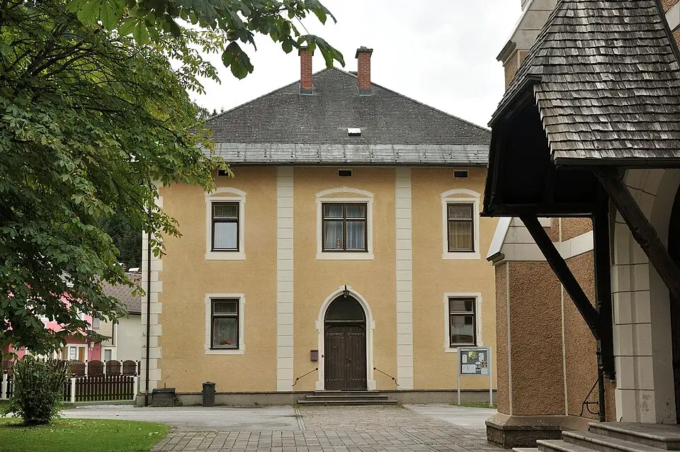 Obrázek: Isiwal · CC BY-SA 3.0 AT Pfarrhof