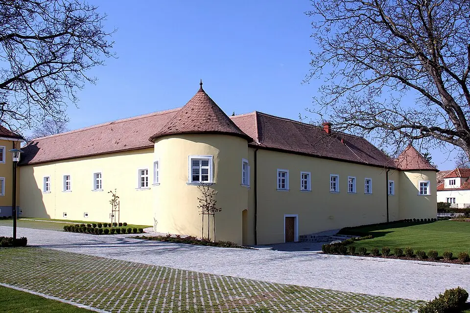 Bild: Steindy (talk) 21:58, 12 April 2012 (UTC) · CC BY-SA 3.0 Burg, sogen. Kastell