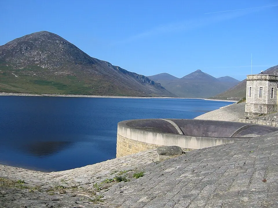 Bild: Peter Williamson (user Wpeterwilliamson) · Public domain Silent Valley Reservoir