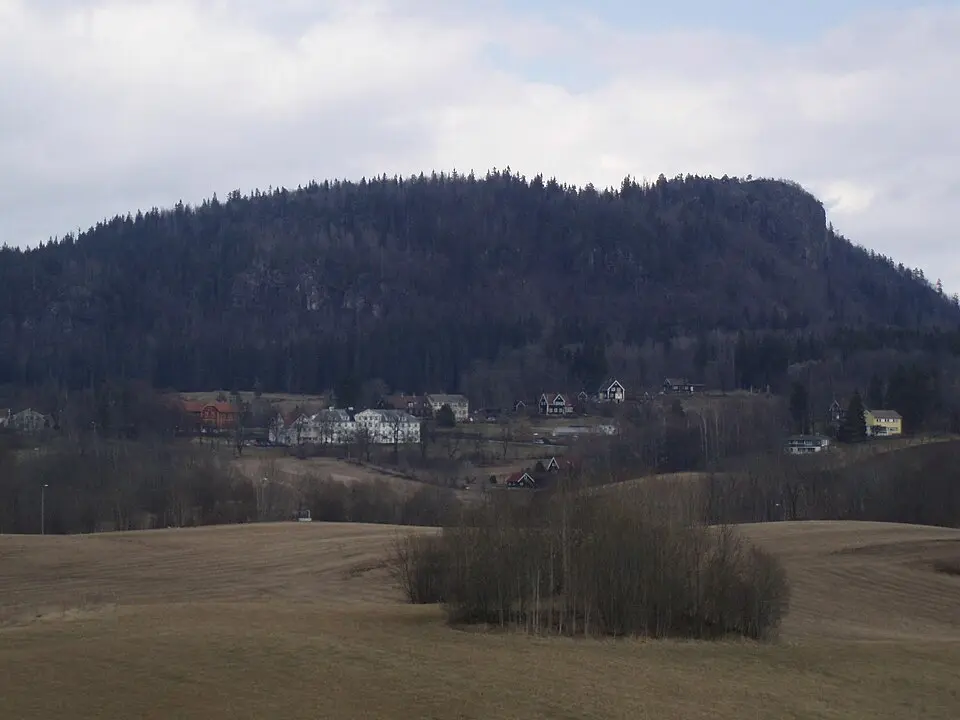 Bild: Sondrekv · Public domain Skaugumsåsen