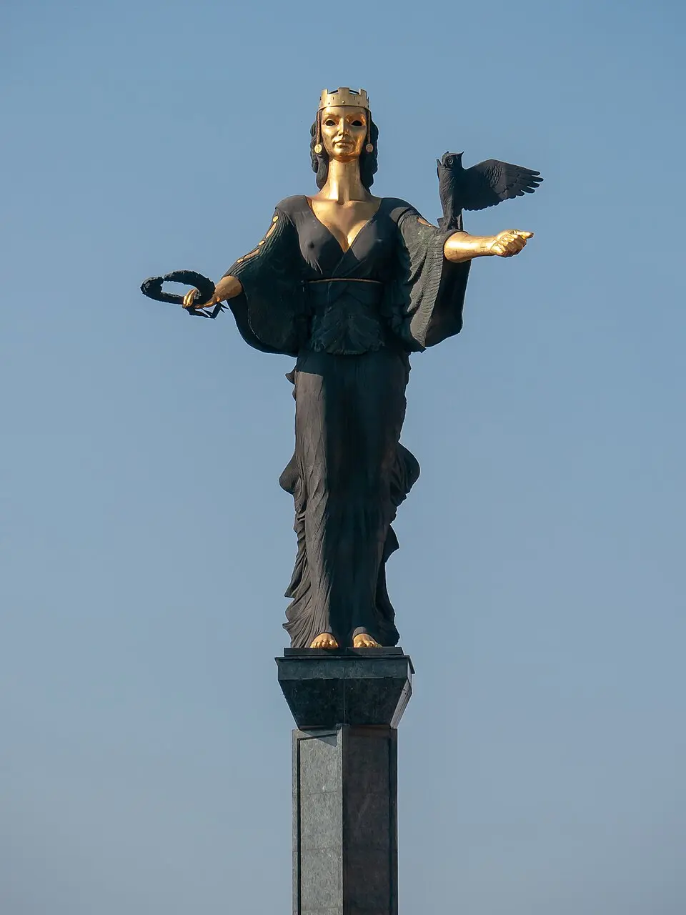 Статуя на София