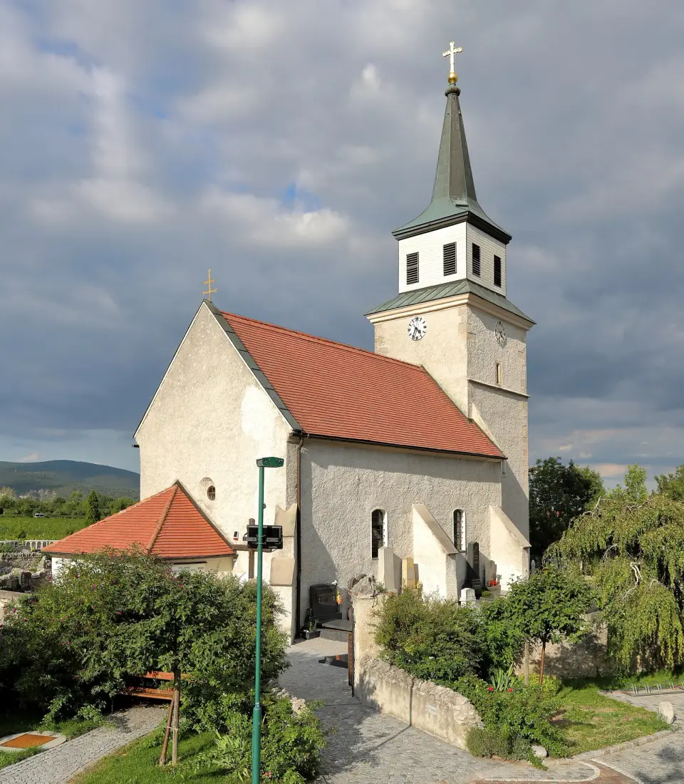 Kath. Pfarrkirche hl. Anna, Friedhof und Mauern