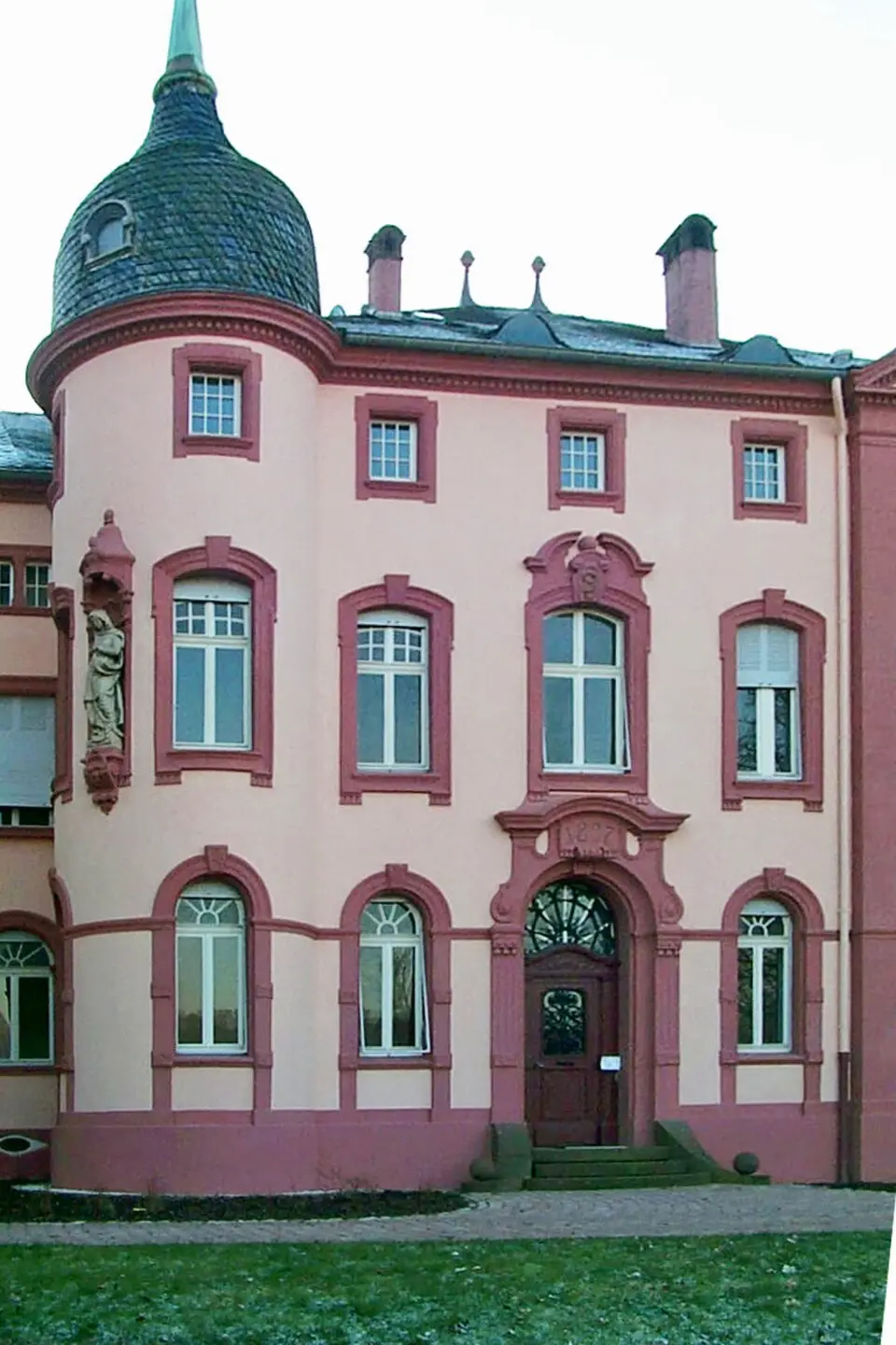Image: Helge Klaus Rieder · CC0 Schloss Ayl