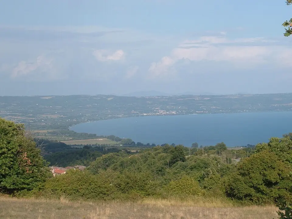 Bild: Caramella90 at Italian Wikipedia · Public domain Bolsenasee