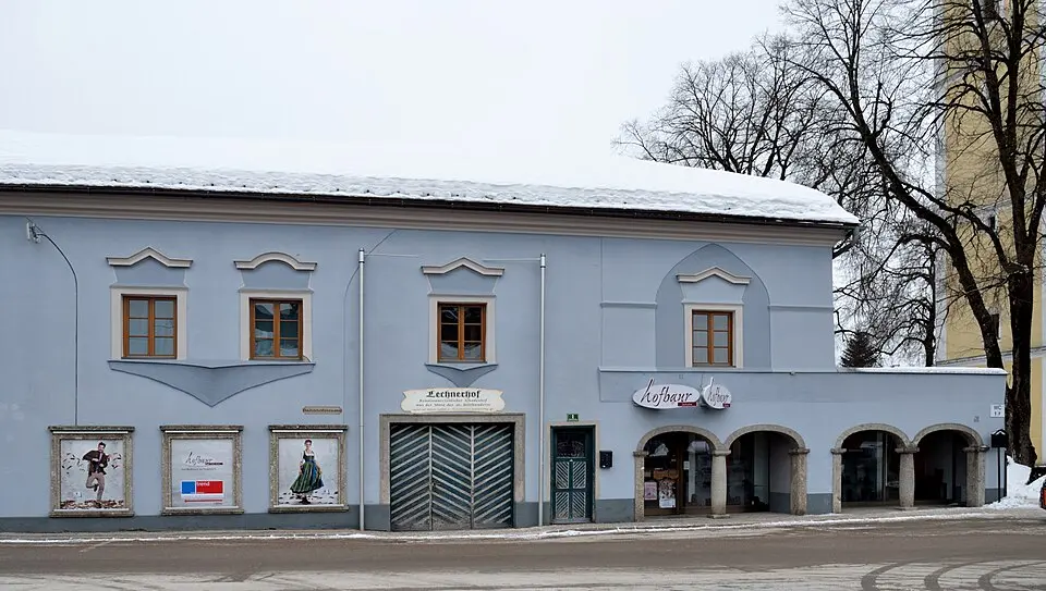 Immagine: Herzi Pinki · CC BY-SA 3.0 ehem. Stiftshaus des Klosters Spital am Pyhrn, Steinwand- und Stixenlehen