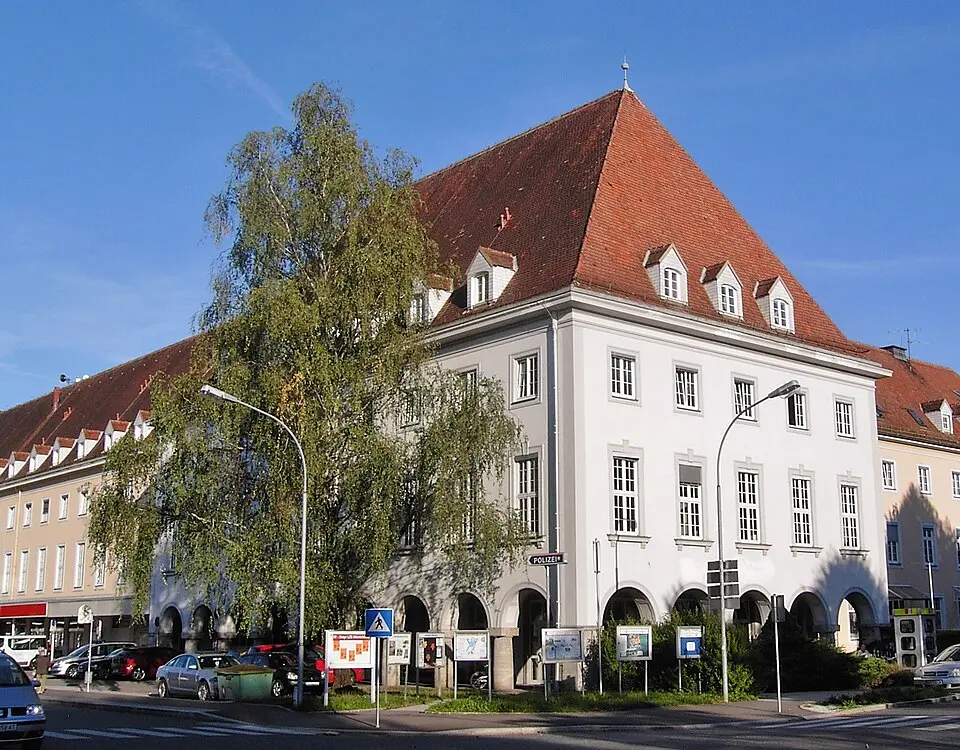 Bild: Bodory Thomas · CC BY-SA 3.0 Wohnhaus, ehem. Verwaltungsgebäude