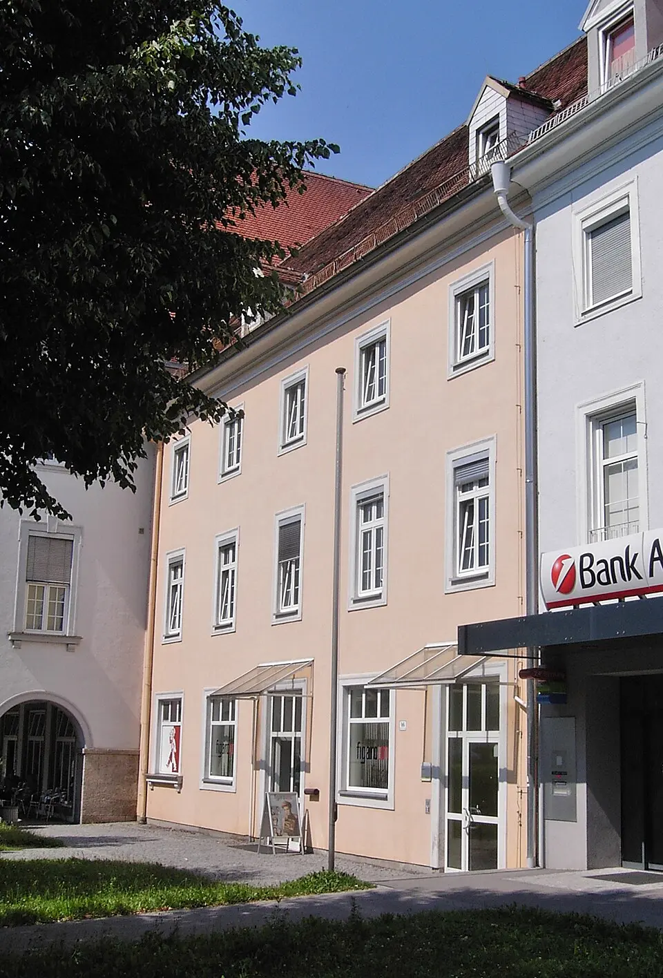 Bild: Bodory Thomas · CC BY-SA 3.0 Wohnhaus