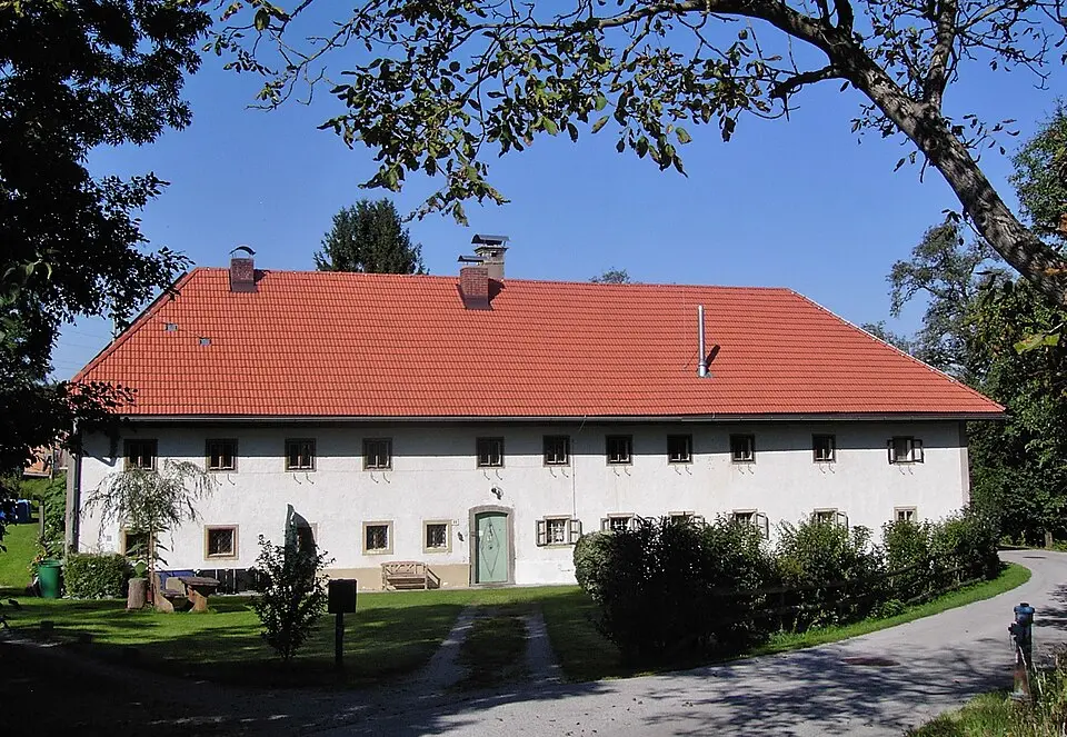 Bild: Bodory Thomas · CC BY-SA 3.0 Bauernhof (Anlage), Tierheim