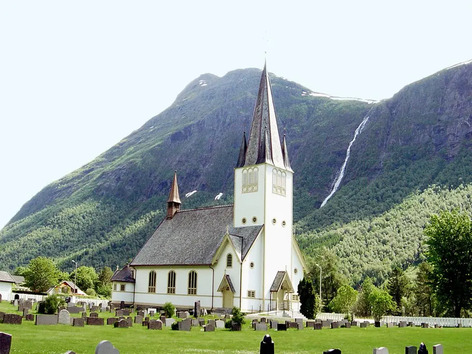 Stordal kirke