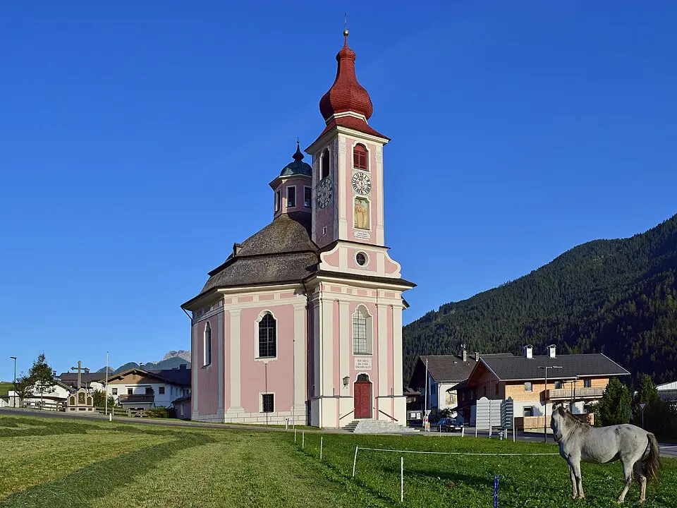 Image: Haeferl · CC BY-SA 4.0 Dreifaltigkeitskirche (Strassen)