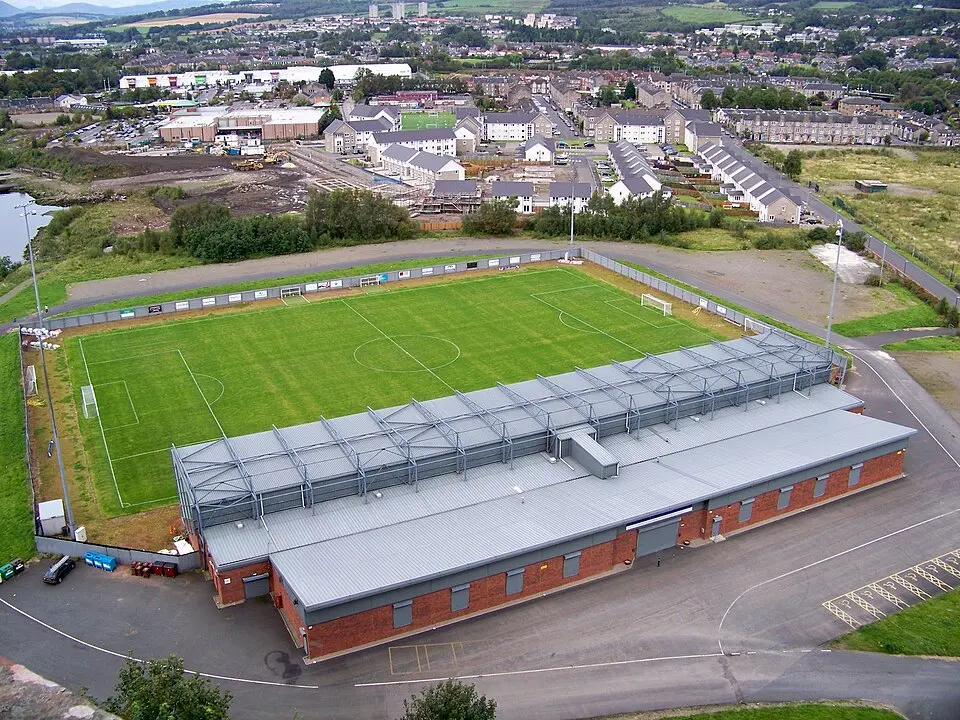 Bild: James T M Towill · CC BY-SA 2.0 Dumbarton Football Stadium
