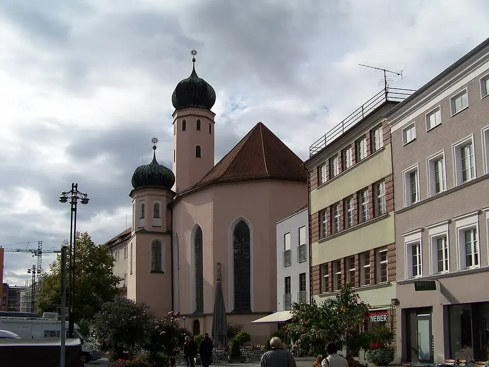 Image: Elcom.stadler · CC BY-SA 3.0 Jesuitenkolleg Straubing