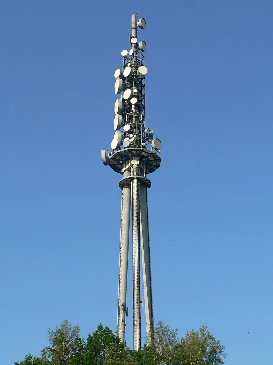 Bild: JuergenG · CC BY-SA 3.0 Vodafone-Funkturm Stuttgart-Vaihingen