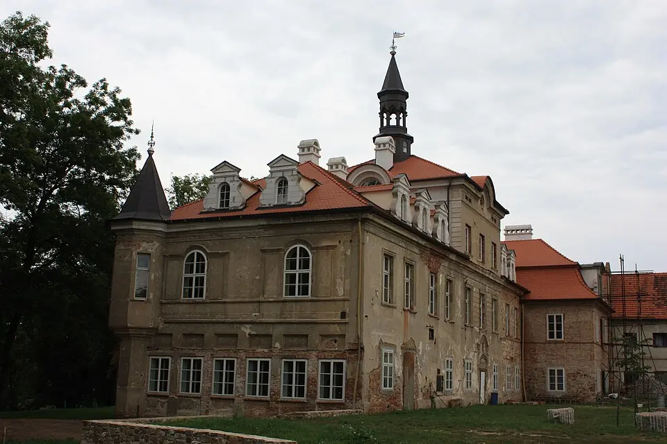 Immagine: Krokodyl · CC BY 3.0 zámek Svinaře