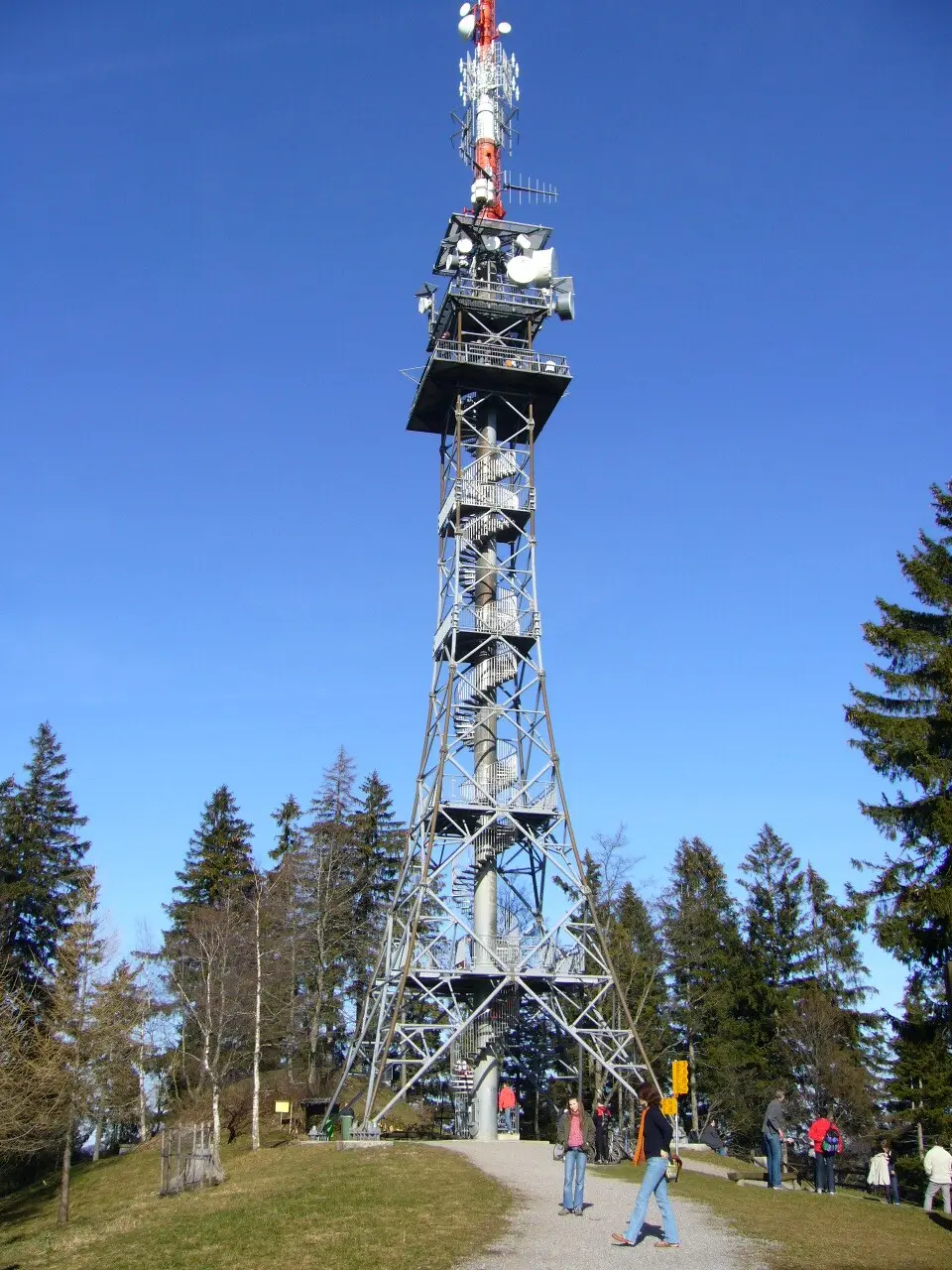 Hochgeladen von: Berger~commonswiki · Public domain Aussichtsturm Bachtel