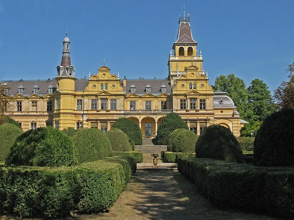 Obrázek: Batomi · CC BY-SA 3.0 Wenckheim-kastély