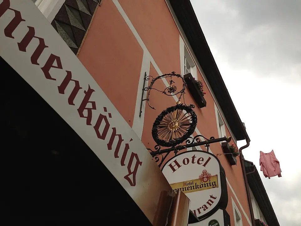 Wirtshausschild Zur Sonne