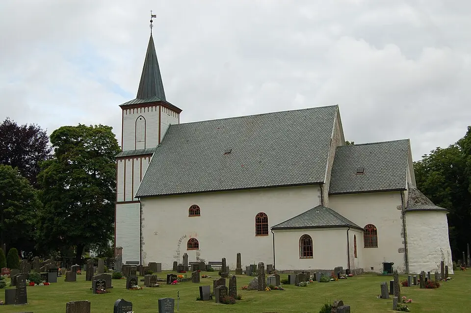 Bild: Eaglestein · CC BY-SA 3.0 Tanum kirke