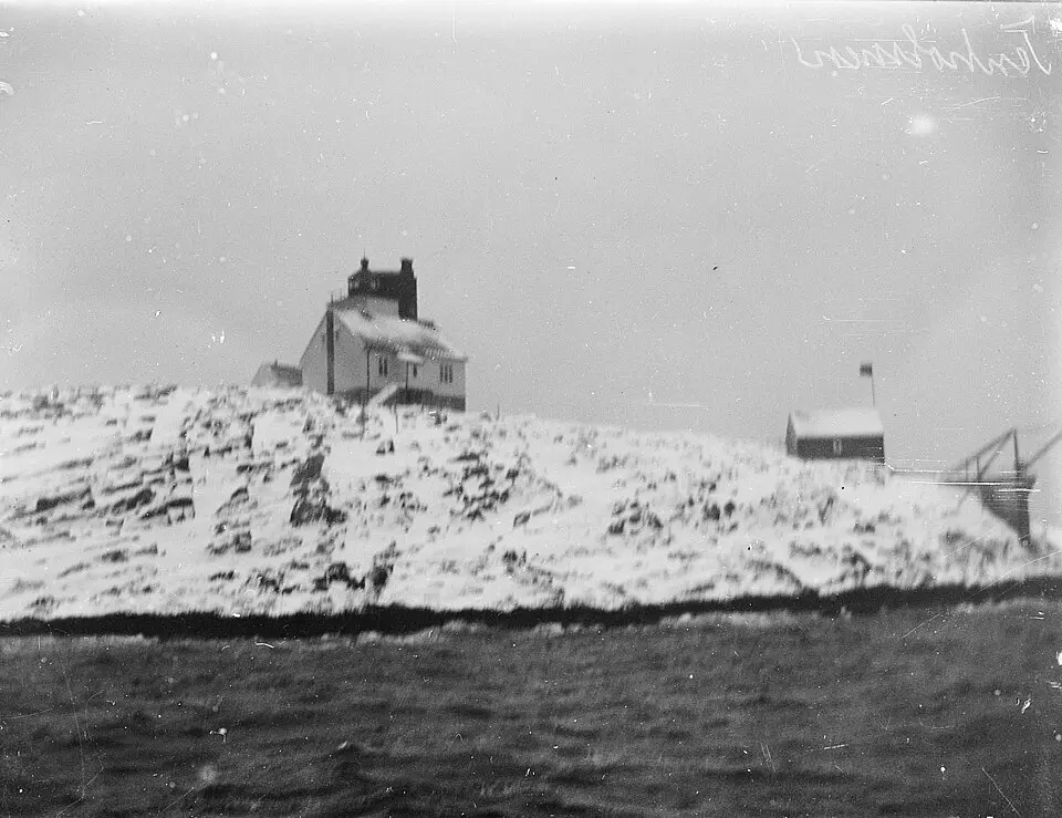 Tennholmen fyr