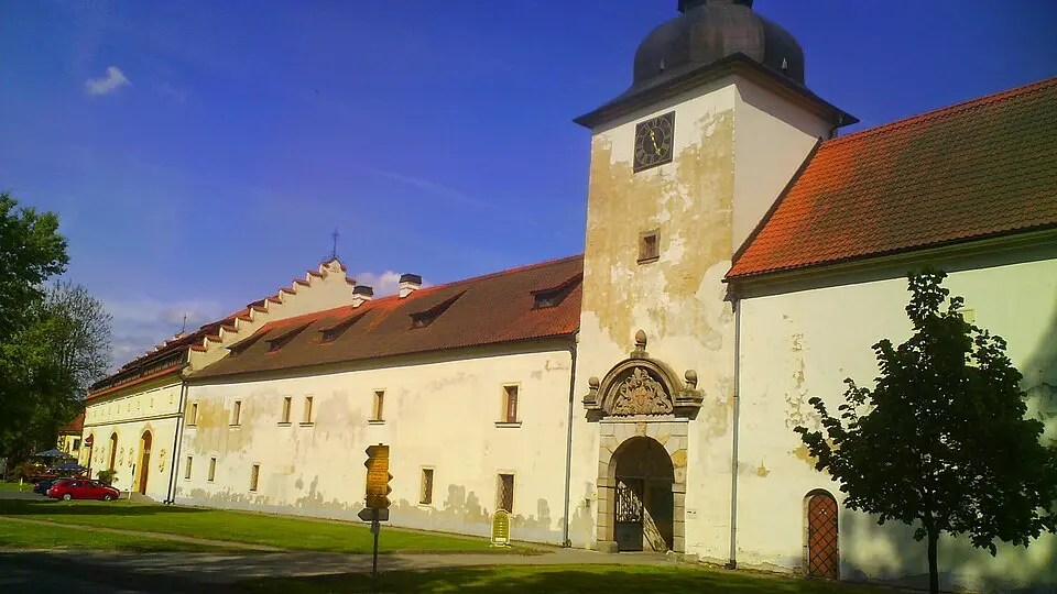 Obrázek: Václav Němec · CC BY-SA 3.0 vstupní brána s věží v klášteře Teplá