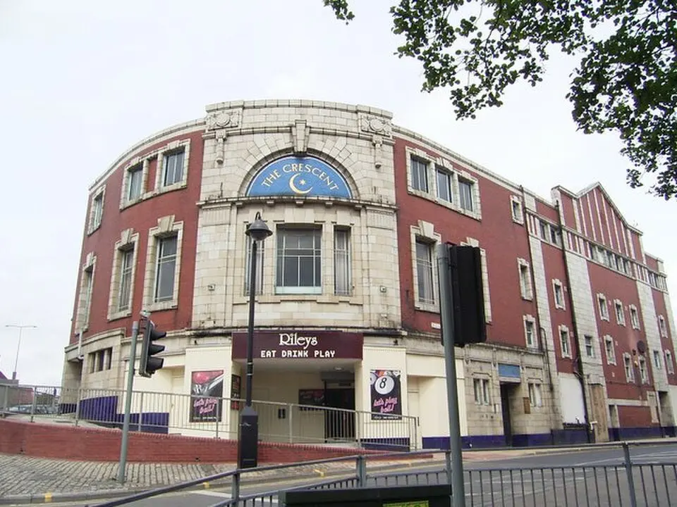 Bild: Stanley Walker · CC BY-SA 2.0 Crescent Cinema, Pontrefact
