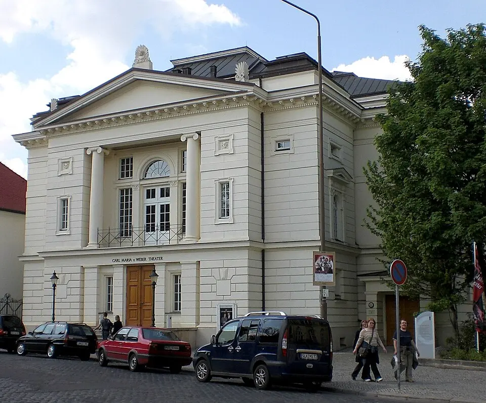 Immagine: Olaf Meister (Olaf2) · CC BY-SA 4.0 Carl-Maria-von-Weber-Theater