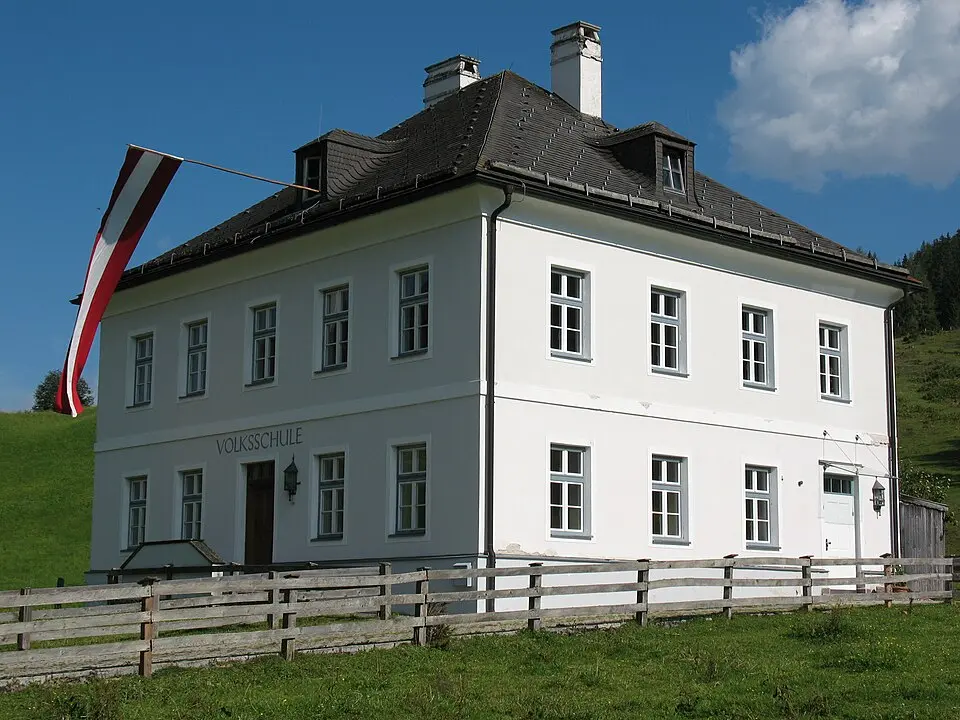Bild: Jürgele · CC BY-SA 3.0 AT Alte Schule