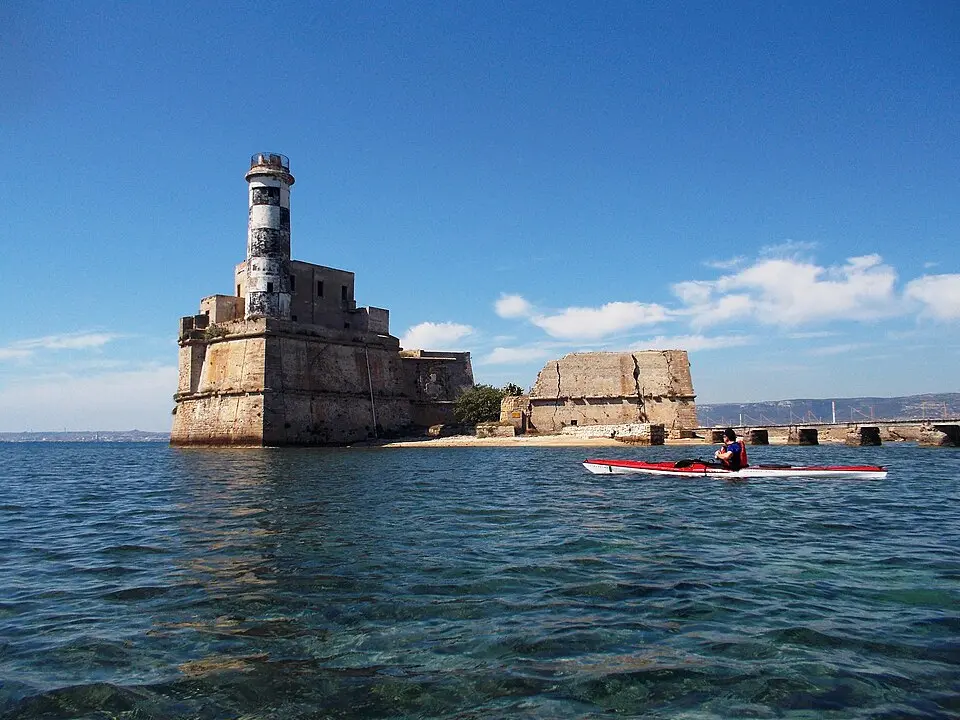 Faro di Torre Avalos