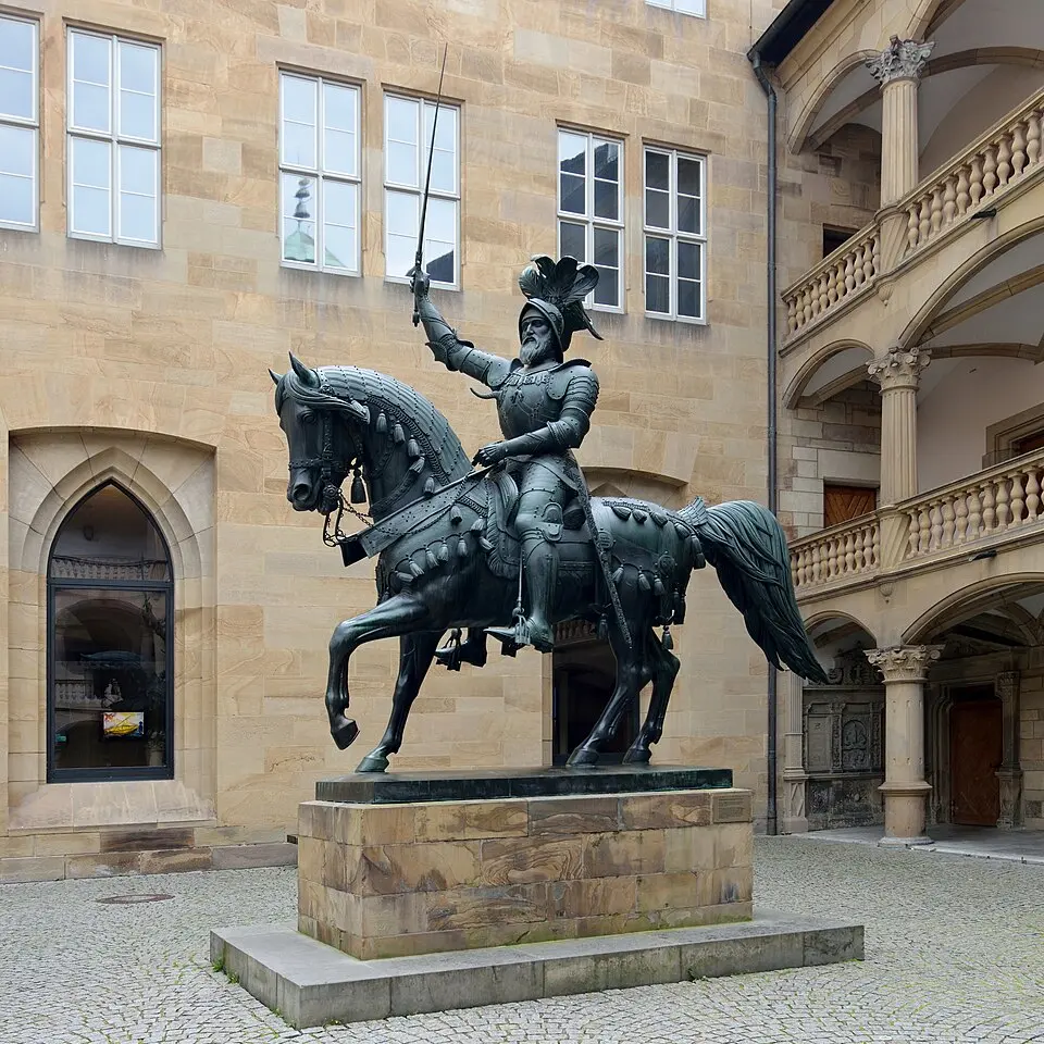 Bild: Nightflyer · CC BY-SA 4.0 Herzog-Eberhard-Denkmal