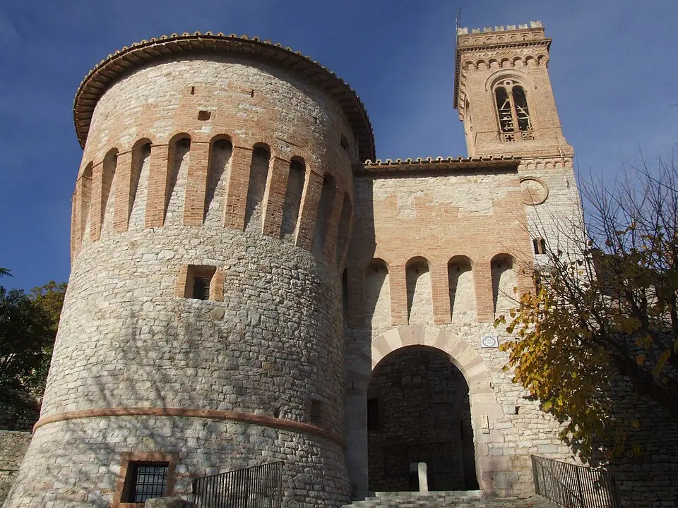 Torrione e Porta Santa Maria di Corciano