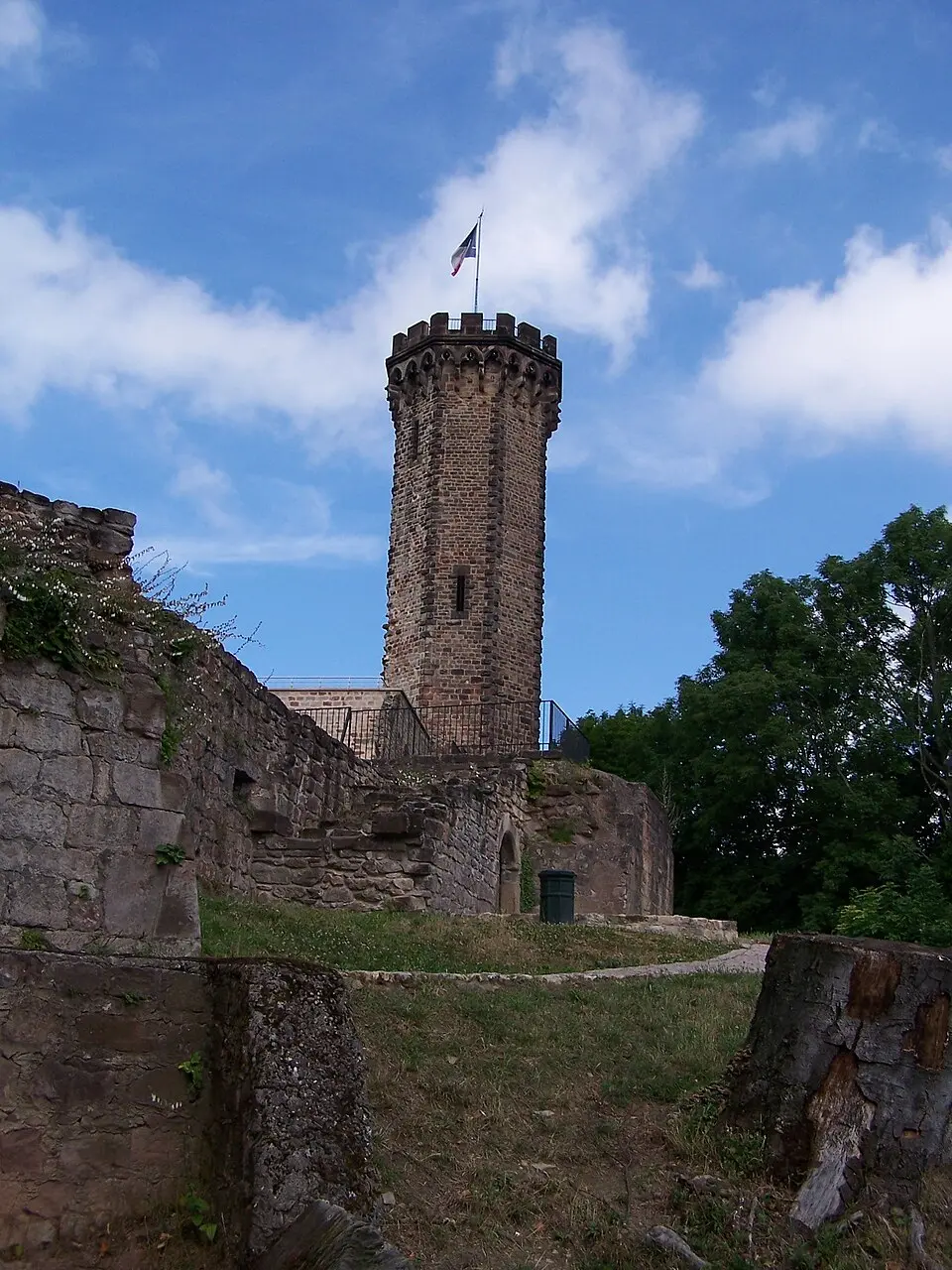 Obrázok: The original uploader was InXtremis at French Wikipedia. · CC BY-SA 1.0 château du Schlossberg