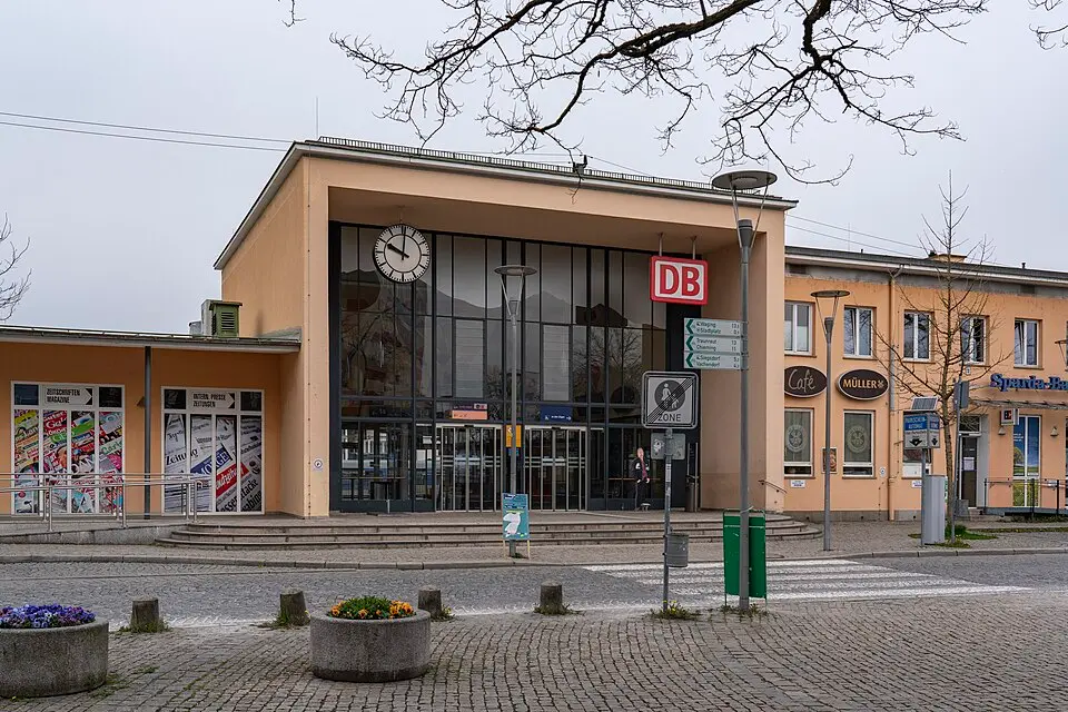 Obrázek: Thomas Ledl · CC BY 4.0 Bahnhof Traunstein